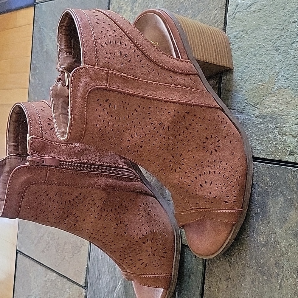 A Rider Girl Booties, Brown, 7.5 - Picture 9 of 13